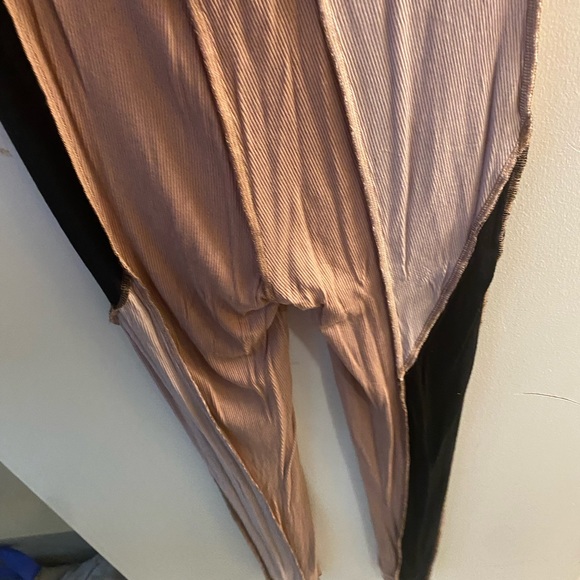 Ribbed and Distressed Legging And Croptol set - Picture 5 of 5